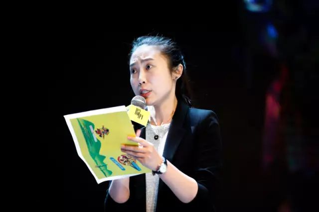 黄莺老师再次诠释"赫敏",这让在场的"哈迷"们兴奋不已.